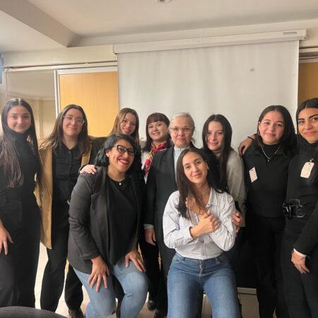 TARDE DE EXPOSICIÓN DE TRABAJOS DE FUTUROS RELACIONISTAS PÚBLICOS