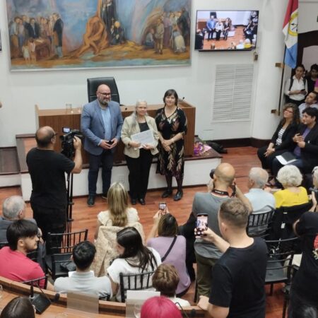 MERECIDO RECONOCIMIENTO A NUESTRA DOCENTE DINA BULACIO