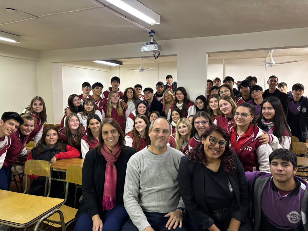Estudiantes de la localidad de Pilar visitaron el Instituto de Estudios Superiores