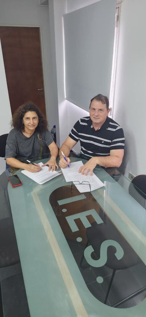 El IES firmó un convenio con la empresa Open